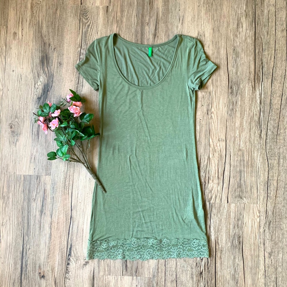 NWOT United Colors of Benetton Slip